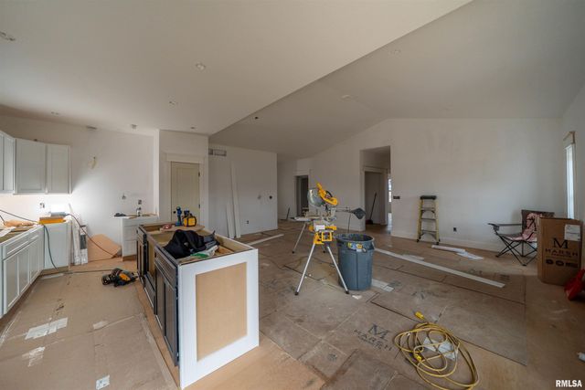 1319 W HILLCREST Drive, Chillicothe, IL 61523