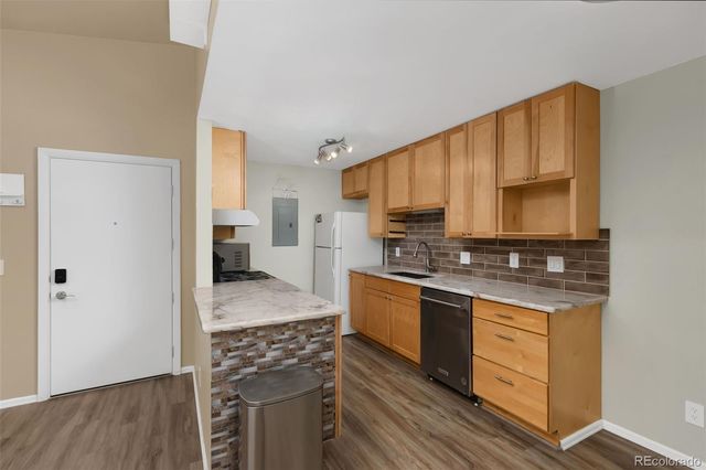 902 S Walden Street 203, Aurora, CO 80017