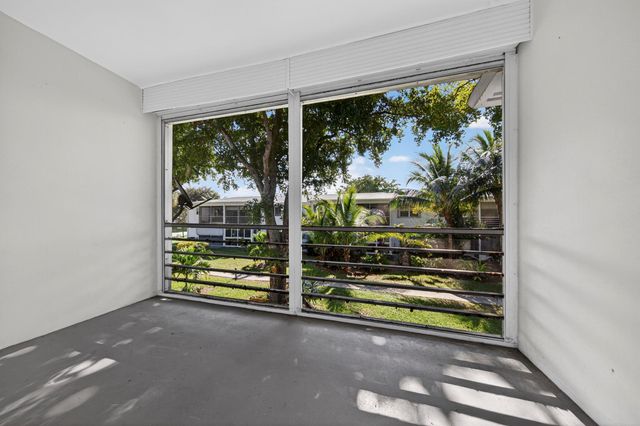 2551 W Golf Boulevard 209, Pompano Beach, FL 33064