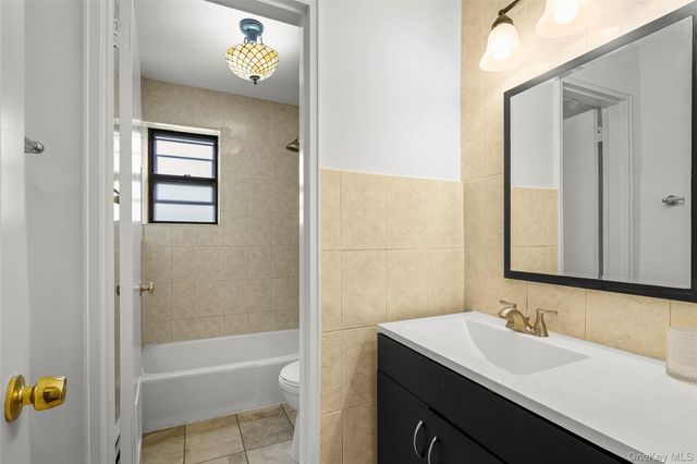 505 Central Avenue 609, White Plains, NY 10606