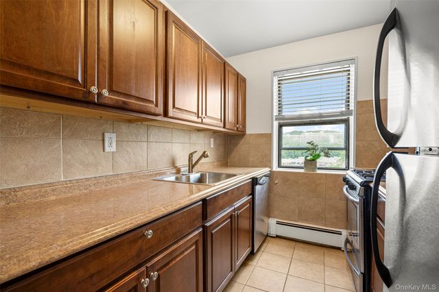 505 Central Avenue 609, White Plains, NY 10606