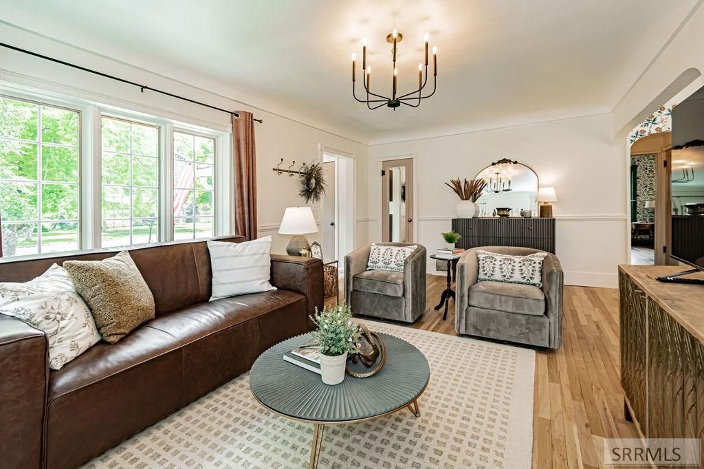 Image 16 of property listing at 2095 S Boulevard, Idaho Falls, ID 83404