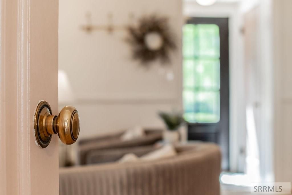 Image 5 of property listing at 2095 S Boulevard, Idaho Falls, ID 83404