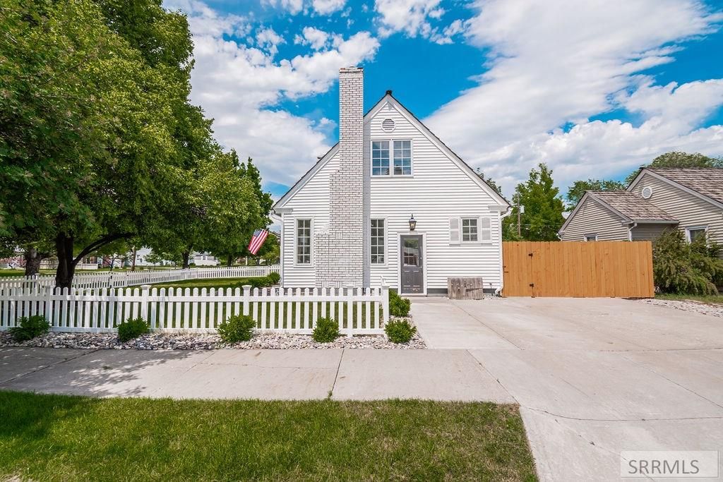 Image 90 of property listing at 2095 S Boulevard, Idaho Falls, ID 83404