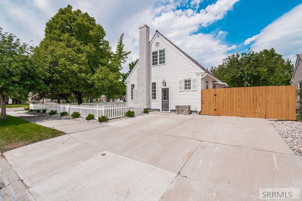 Image 91 of property listing at 2095 S Boulevard, Idaho Falls, ID 83404