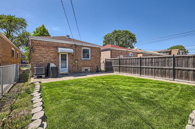 5819 S Moody Avenue, Chicago, IL 60638