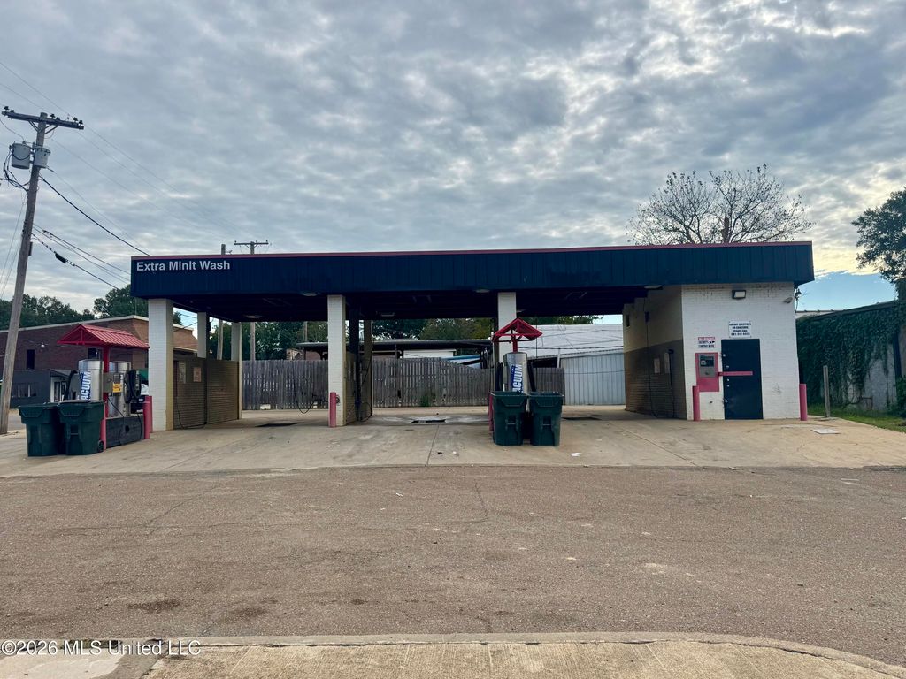 704 E Service Drive, Coldwater, MS 38618 — exterior