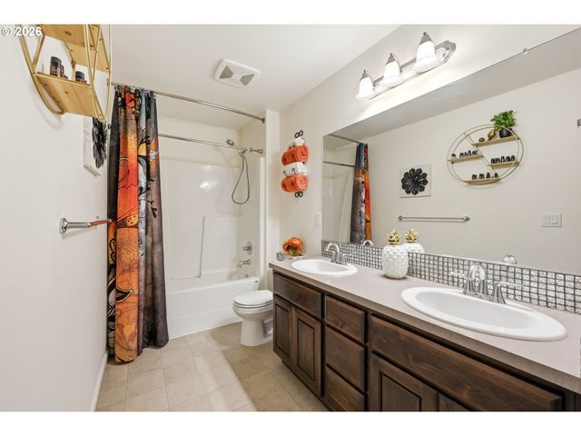 9900 Ne 144TH Ave, Vancouver, WA 98682