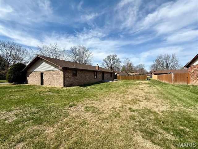 237 Beau Gon Drive, Swansea, IL 62226
