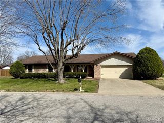 237 Beau Gon Drive, Swansea, IL 62226