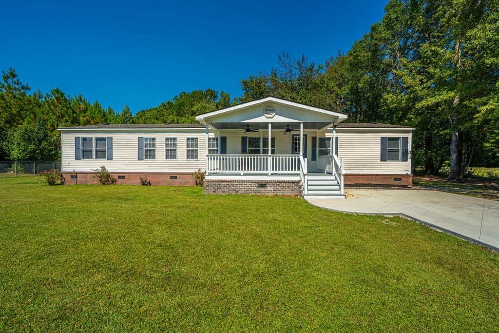 406 Fairwoods Lane, Ridgeville, SC 29472