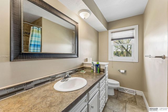 5118 S 94th Avenue, Omaha, NE 68127