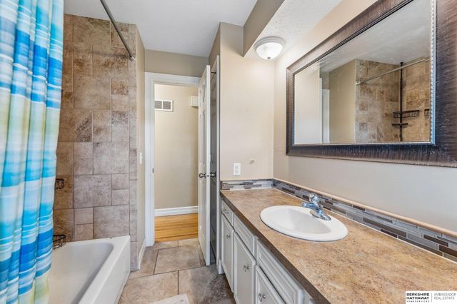 5118 S 94th Avenue, Omaha, NE 68127