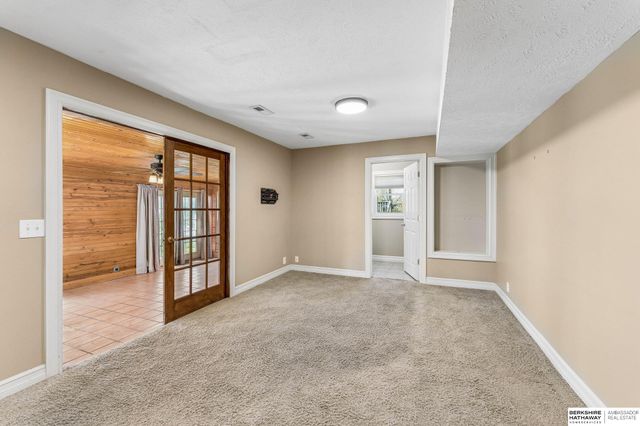 5118 S 94th Avenue, Omaha, NE 68127