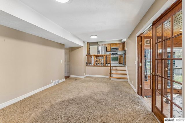 5118 S 94th Avenue, Omaha, NE 68127