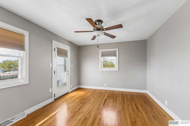 5118 S 94th Avenue, Omaha, NE 68127