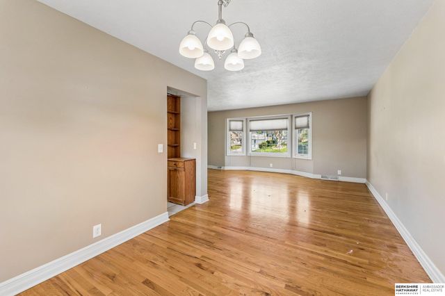 5118 S 94th Avenue, Omaha, NE 68127