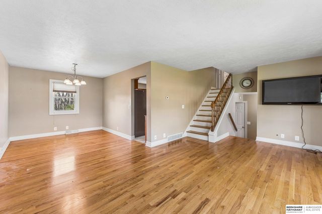 5118 S 94th Avenue, Omaha, NE 68127