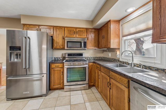 5118 S 94th Avenue, Omaha, NE 68127