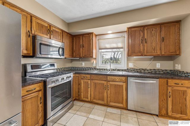 5118 S 94th Avenue, Omaha, NE 68127