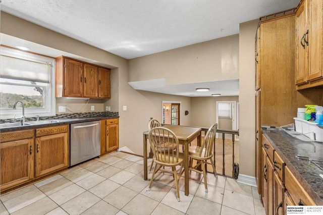 5118 S 94th Avenue, Omaha, NE 68127