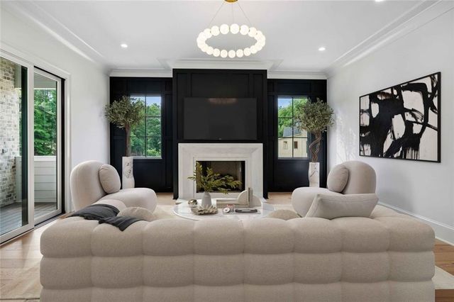 160 Lake Estates Drive, Roswell, GA 30075