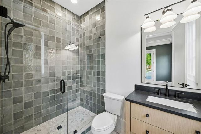 160 Lake Estates Drive, Roswell, GA 30075