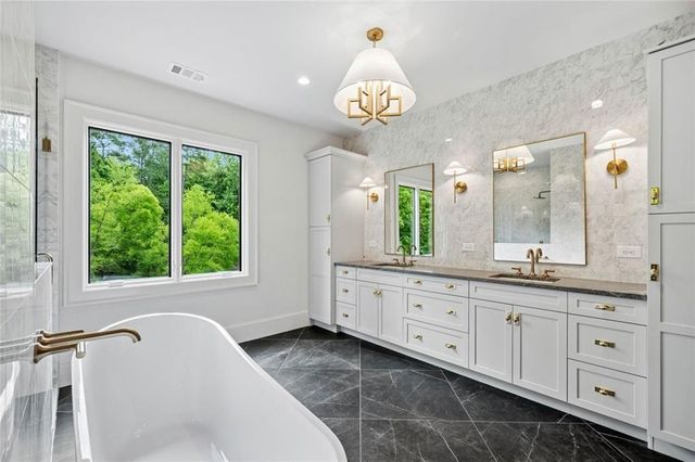 160 Lake Estates Drive, Roswell, GA 30075