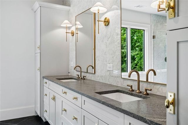 160 Lake Estates Drive, Roswell, GA 30075