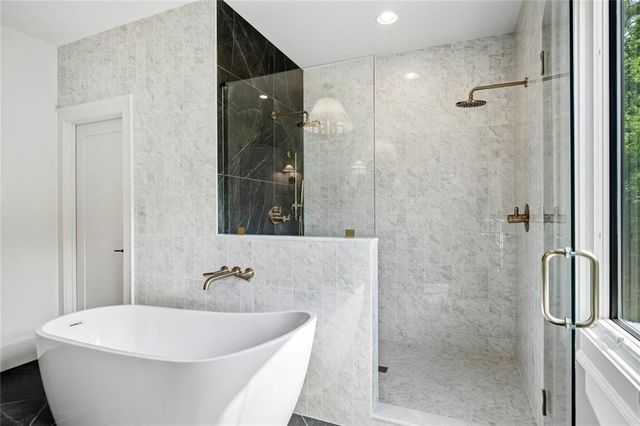 160 Lake Estates Drive, Roswell, GA 30075