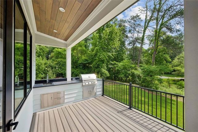 160 Lake Estates Drive, Roswell, GA 30075
