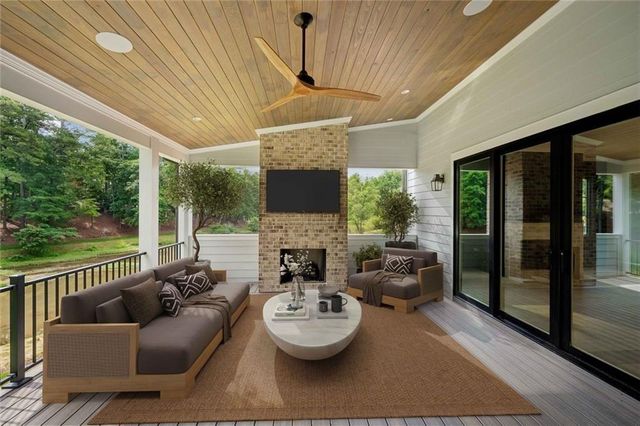 160 Lake Estates Drive, Roswell, GA 30075