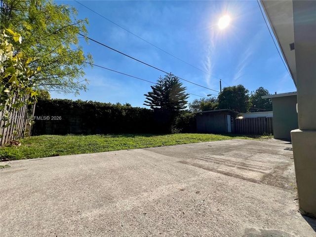 2500 NW 89th Ave, Sunrise, FL 33322