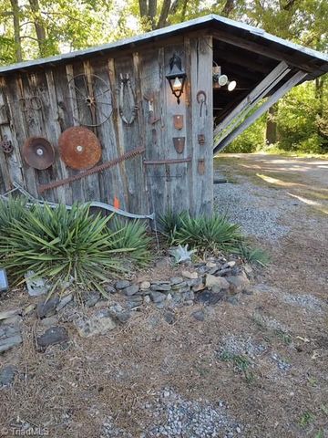 272 Lester Foster Road, Advance, NC 27006