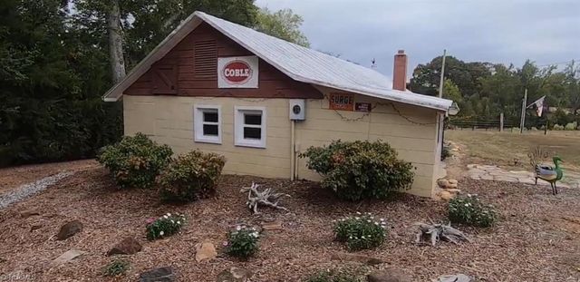 272 Lester Foster Road, Advance, NC 27006