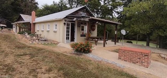 272 Lester Foster Road, Advance, NC 27006