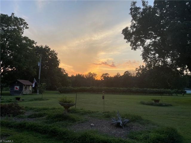 272 Lester Foster Road, Advance, NC 27006