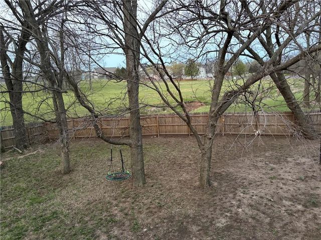 20220 Sycamore Drive, Spring Hill, KS 66083
