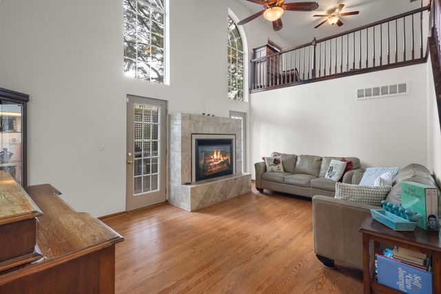 96 Townsend Circle, Naperville, IL 60565