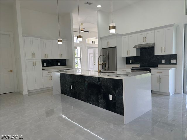 2220 SE 18th AVE, Cape Coral, FL 33990