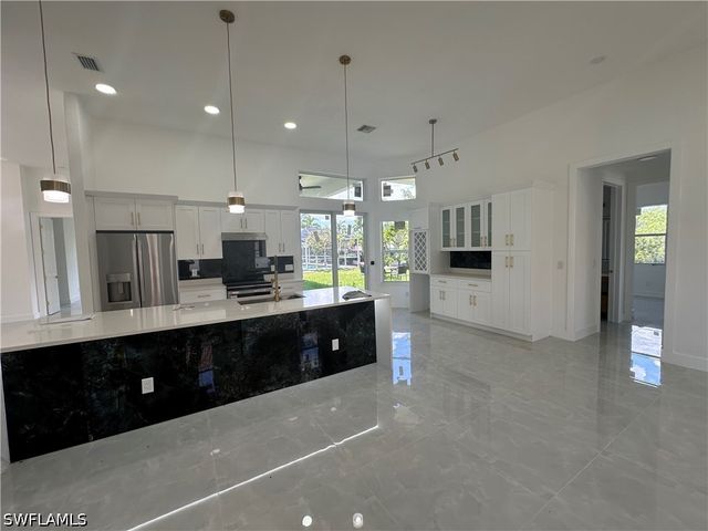 2220 SE 18th AVE, Cape Coral, FL 33990