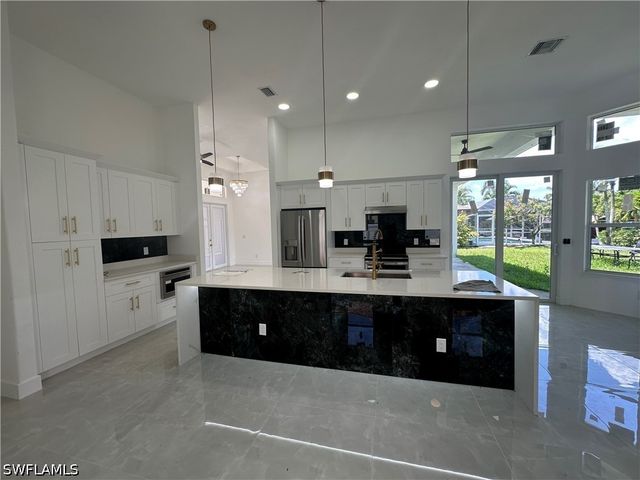 2220 SE 18th AVE, Cape Coral, FL 33990