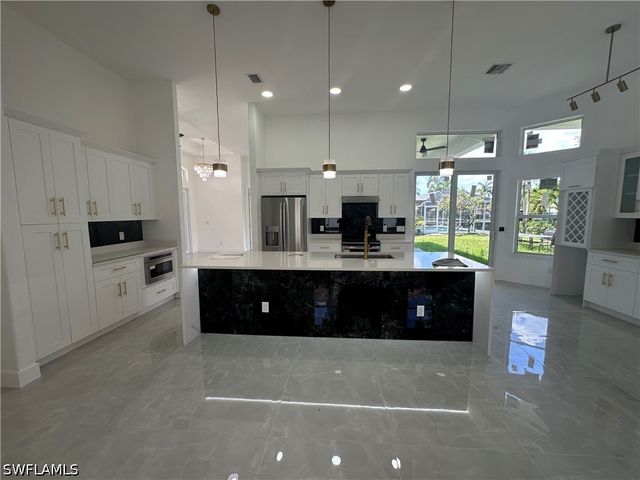 2220 SE 18th AVE, Cape Coral, FL 33990