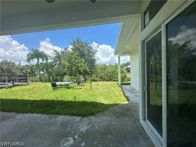 2220 SE 18th AVE, Cape Coral, FL 33990