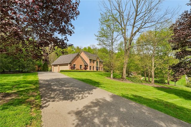 107 Timberlee Dr, Connoquenessing Twp, PA 16033