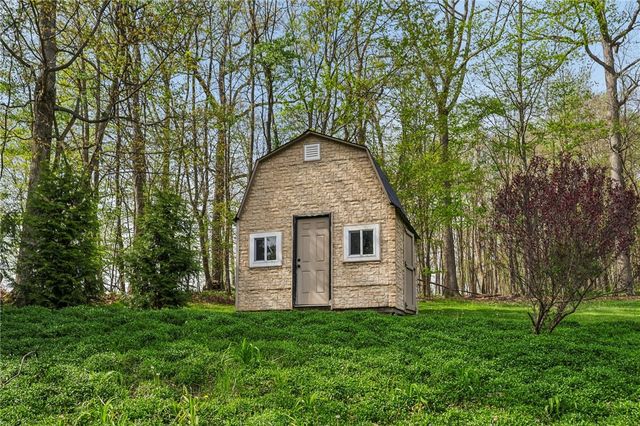 107 Timberlee Dr, Connoquenessing Twp, PA 16033