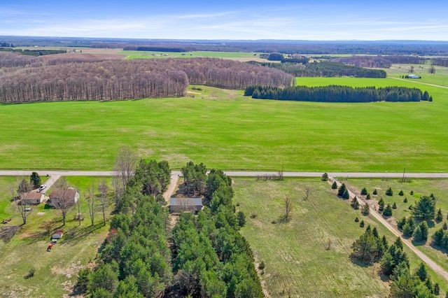 714 Se Saunders Road, Kalkaska Twp, MI 49646