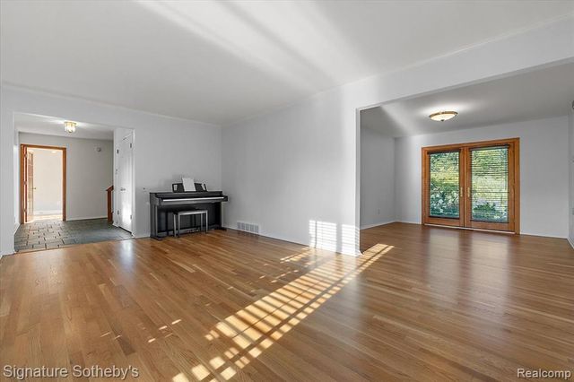 22601 Highbank Drive, Beverly Hills, MI 48025