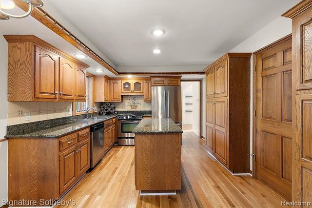 22601 Highbank Drive, Beverly Hills, MI 48025