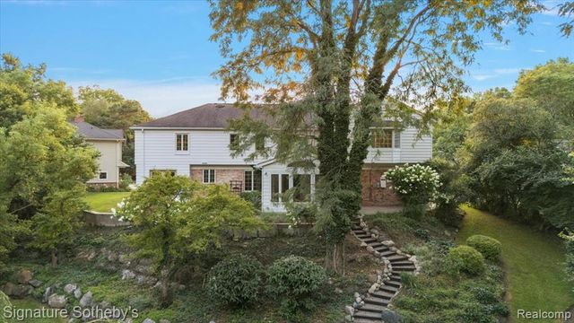 22601 Highbank Drive, Beverly Hills, MI 48025